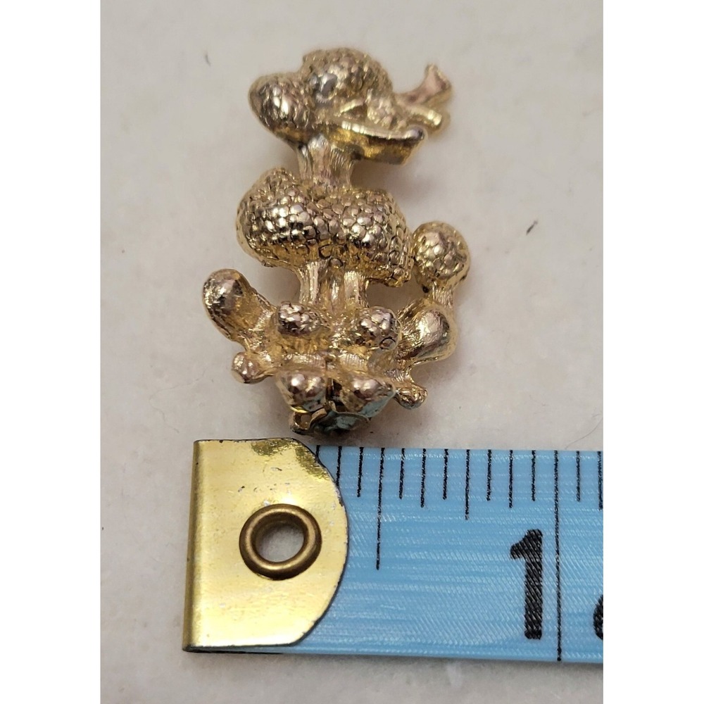 Vintage Gold Tone Poodle Detailed Metal Groomed Dog‎ Sitting Lapel Brooch 1.25in - Picture 3 of 3